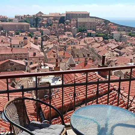 Location Old Town Lucic Apartment